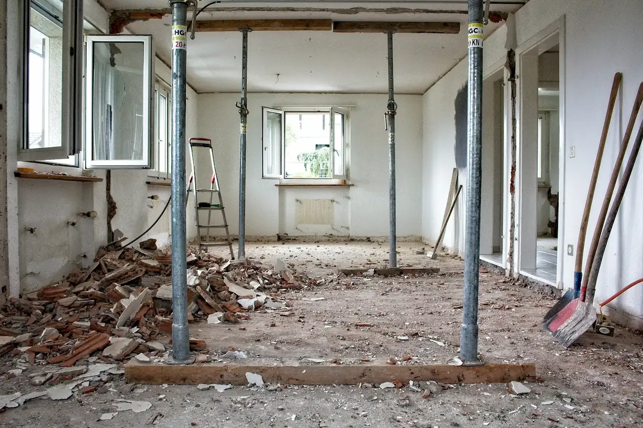 A Room Under Renovation With Metal Support