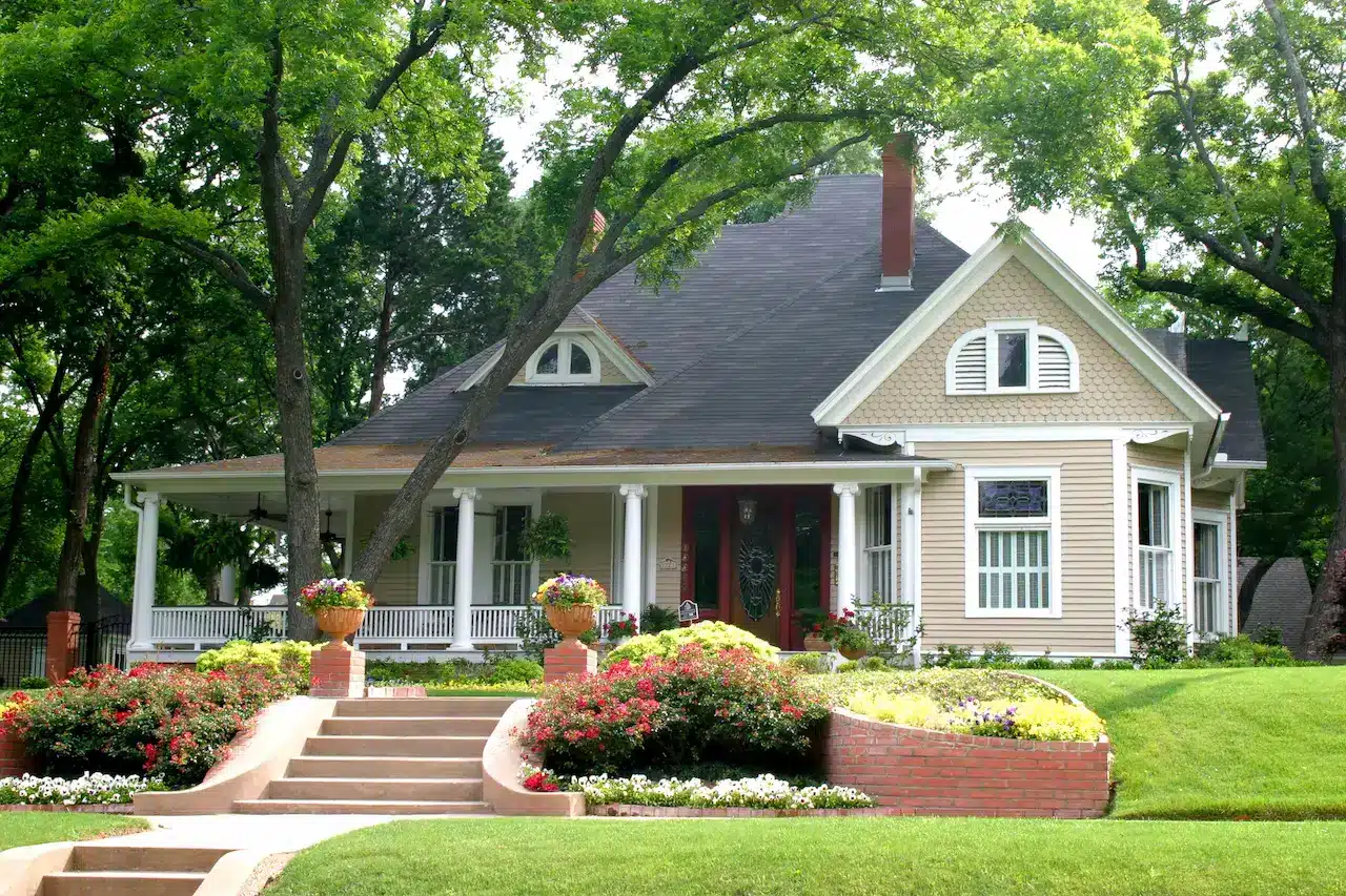 Classic House with Flower Garden in Kalkallo-